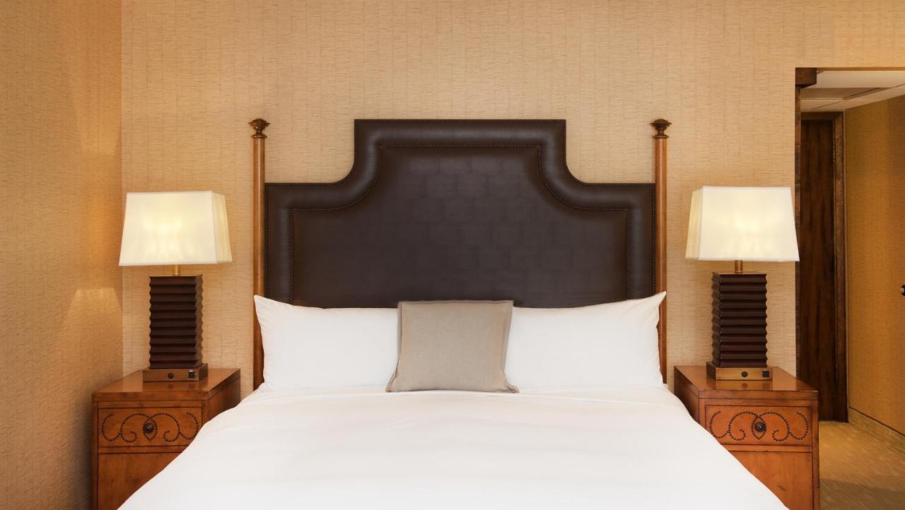 Lakeside King Room with Sofa Bed